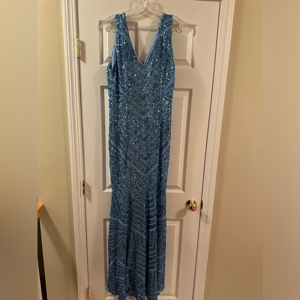 Strechy powder blue sequined gown - Picture 4 of 6